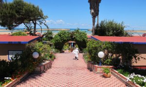 LHippocampe hotel in Oualidia has an English-syle garden